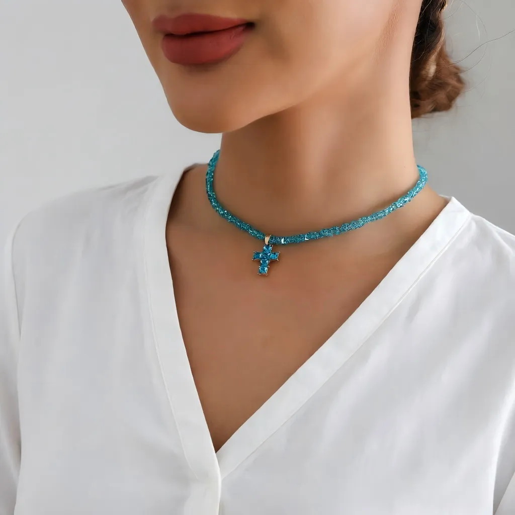 Crystal Cross Pendant Necklace for Women – Trendy Light Luxury Designer Choker, Sparkling Rhinestone Cross Chain, Unique Niche Jewelry Gift for Her, Fashionable Collarbone Accessory